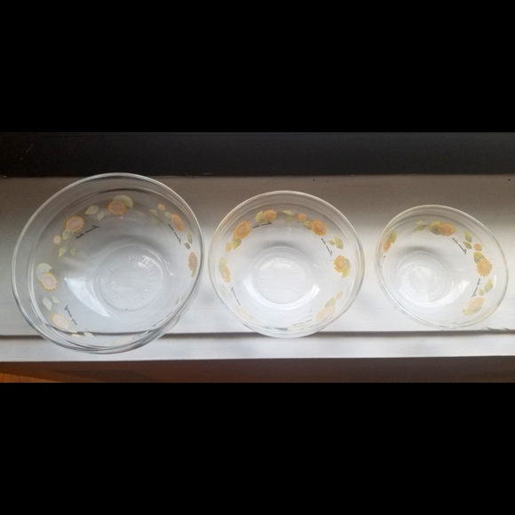 Set of three adorable vintage sunflower bowls - Picture 7 of 7